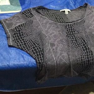 Shortsleeved One Step Up cropped shirt. XL.